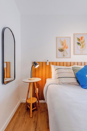 Estudi prèmium, vistes a la ciutat | Caixa forta a l'habitació i espai de treball apte per a portàtils