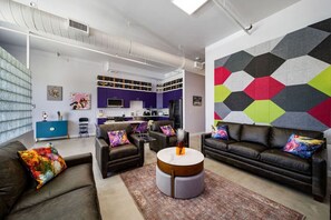 Een smart-tv en een stereo