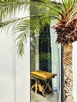 Premium bedding, down comforters, minibar, bed sheets