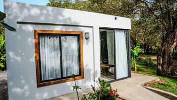 Ropa de cama de alta calidad, edredón, minibar y ropa de cama