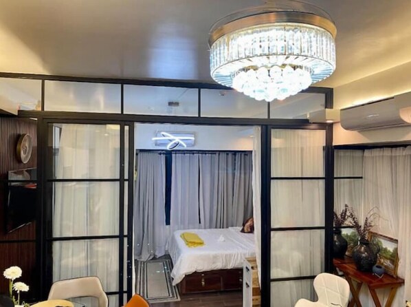 1 habitación, tabla de planchar con plancha, wifi y ropa de cama 