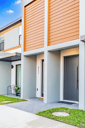 Exterior detail - Stylish Retreat with PS5, Loft & Club Access – Near Disney (Kissimmee)