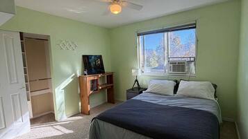 3 habitaciones, tabla de planchar con plancha, wifi y ropa de cama