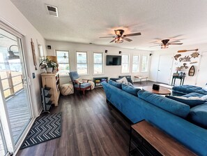 Smart TV, books - New! Lakefront Hideaway - Peaceful & Serene & Filled w Nature (Cross)