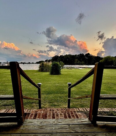 New! Lakefront Hideaway - Peaceful & Serene & Filled w Nature