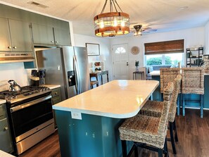 Fridge, microwave, oven, stovetop - New! Lakefront Hideaway - Peaceful & Serene & Filled w Nature (Cross)