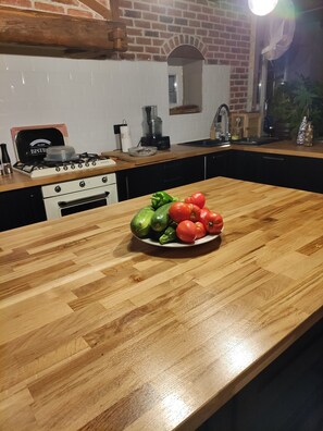 雪櫃、微波爐、焗爐、爐具