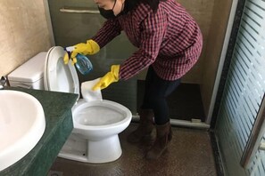 Bathroom - Shenzhou Hotel (Shanghai)