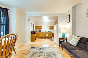 TV, books - 4 Mi to Lake Superior: Calumet Getaway! (Calumet)