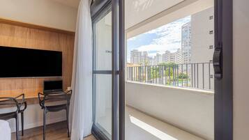 Superior studio, balkon, uitzicht op stad | Veranda