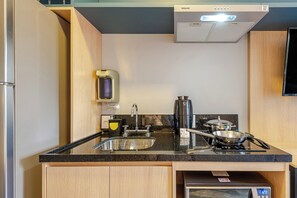 Superior-Studio, Balkon, Stadtblick | Eigene Küche