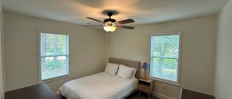 5 bedrooms, iron/ironing board, WiFi, bed sheets