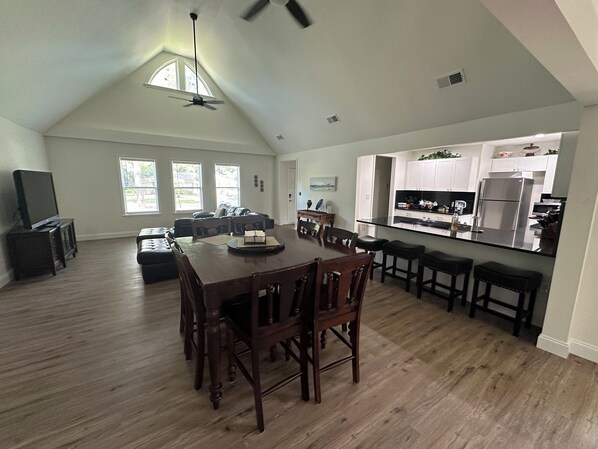 Dining - Beautiful 5 Bedrooms in Newly Furnished Home in Desirable Martinez Area (Martinez)