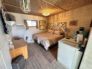 1 bedroom, WiFi, bed sheets - Historic Motel Room in Tucson with WiFi, AC "Tropicana" (Tucson)