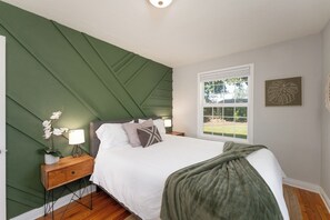 4 slaapkamers, een strijkplank/strijkijzer, reisbedje, wifi