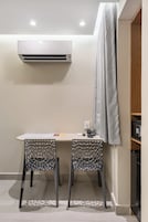 Soundproofing, free WiFi, bed sheets