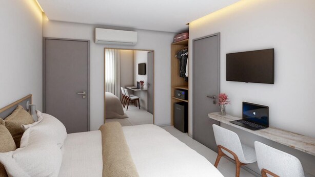 Habitación de hotel moderna con una cama grande, un escritorio con una computadora portátil, un televisor y un armario.