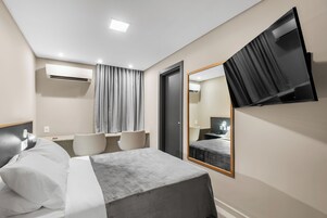 Deluxe Double Room, Non Smoking | Soundproofing, WiFi (free), bed sheets