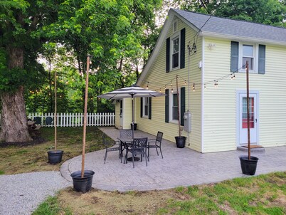 The Yellow Farmhouse - Whitewater River access & fire pit. Peaceful and comfy!