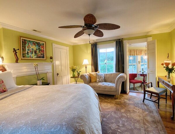 Caja de seguridad en la habitación y escritorio 