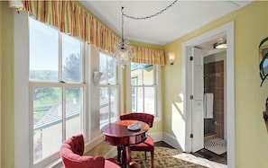 Classic Room, 1 Queen Bed | In-room safe, desk, iron/ironing board, free WiFi - The Foster Harris House (Washington)