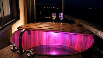 Cabana superluxo, banheira de imersão, vista para a montanha | Banheira de hidromassagem particular