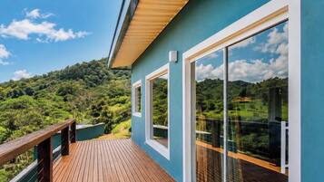 Cabana premium, vista para a montanha | Varanda coberta