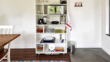 Luxury Cabin, Hot Tub, Mountain View | Private kitchen | Microwave, cookware/dishes/utensils, dining table