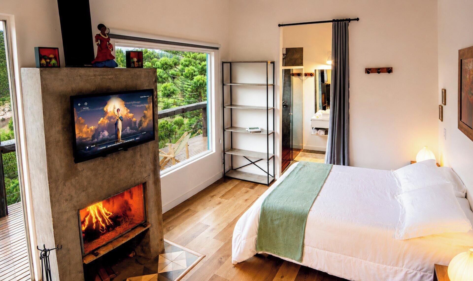 Luxury Cabin, Hot Tub, Mountain View | Premium bedding, WiFi (free), individually decorated