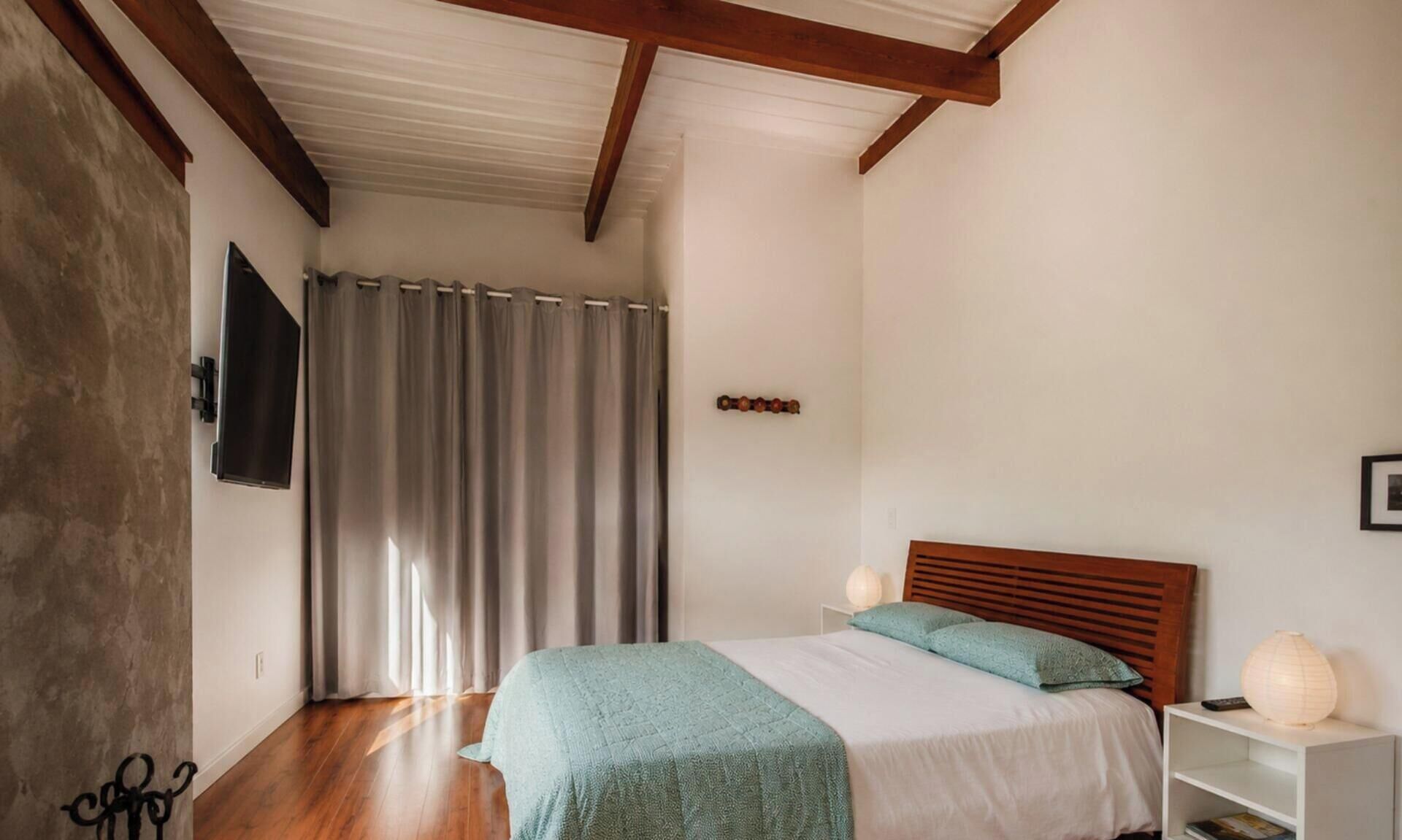 Premium bedding, WiFi (free), individually decorated