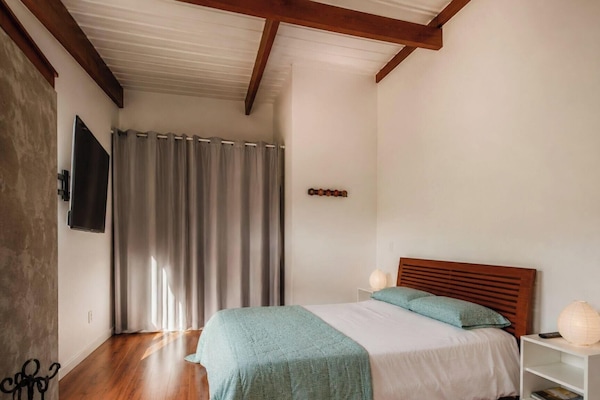 Premium bedding, WiFi (free), individually decorated