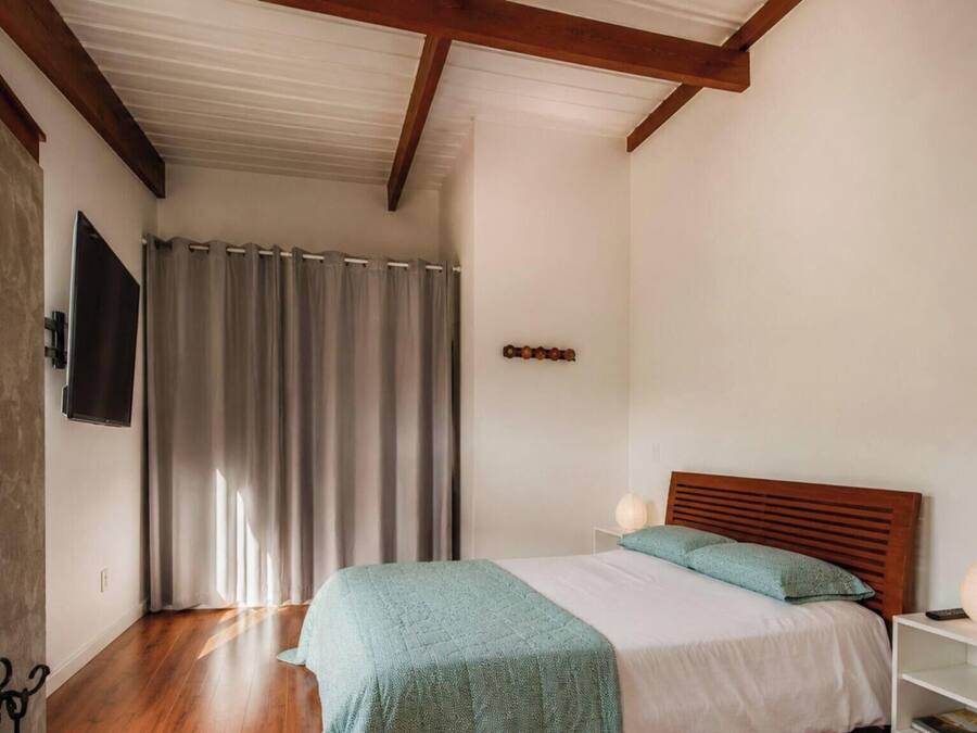 Premium bedding, WiFi (free), individually decorated