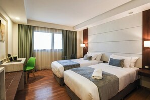 Standard Twin Room | Down comforters, minibar, in-room safe, laptop workspace - Innovo (Rosario)