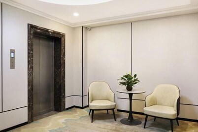 Homeinn Pebble Hotel (Taiyuan Railway Station Wuyi Square)