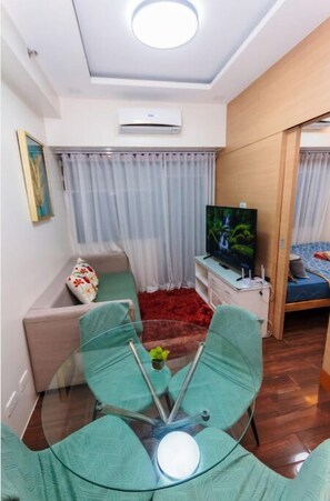 2 slaapkamers, een strijkplank/strijkijzer, wifi, beddengoed