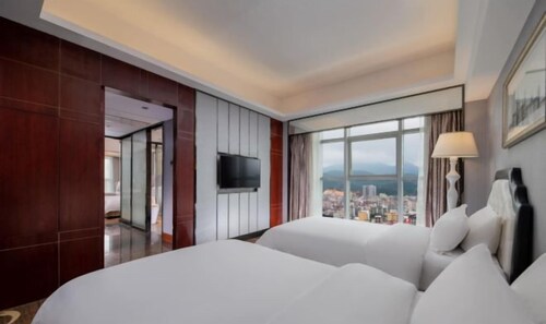 Vienna International Hotel (Yunfu City Center Yihua Plaza)