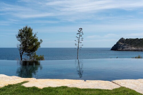 Sea front! Wonderfull villa with sea views from every room.