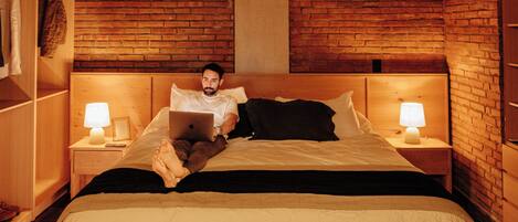 1 bedroom, desk, iron/ironing board, WiFi