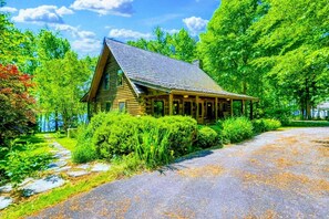 Exterior - Lakefront Log Cabin at Lake Anna, Dock, Deck (Bumpass)