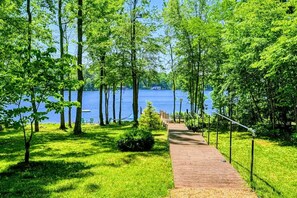 Property grounds - Lakefront Log Cabin at Lake Anna, Dock, Deck (Bumpass)