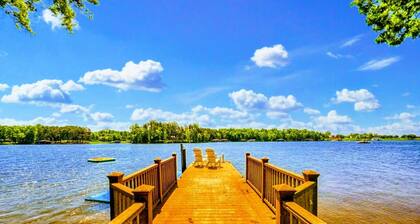 Lakefront Log Cabin at Lake Anna, Dock, Deck