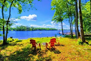 Relax by the water around our fire pit, perfect for roasting s’mores or just hanging by the fire. - Lakefront Log Cabin at Lake Anna, Dock, Deck (Bumpass)