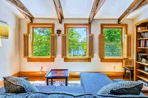 Smart TV, fireplace, offices - Lakefront Log Cabin at Lake Anna, Dock, Deck (Bumpass)