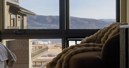2Bd/2Bth Deer Valley East Residence
