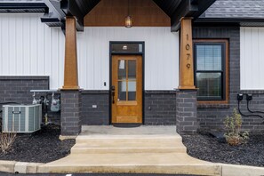 Exterior - Sparrows Nest - 3 King Beds w/ Hot Tub & Fire Pit (Sevierville)