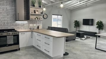 Frigorífic, microones, forn i placa de cuina