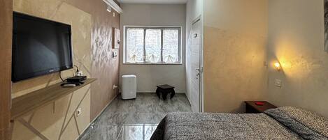 1 chambre, fer et planche Ă repasser, Wi-Fi, draps fournis