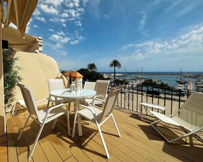 屋外ダイニングエリア