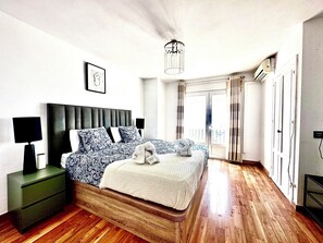 3 chambres, fer et planche à repasser, Wi-Fi, draps fournis