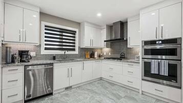 Coffee/tea maker, fridge, microwave, oven